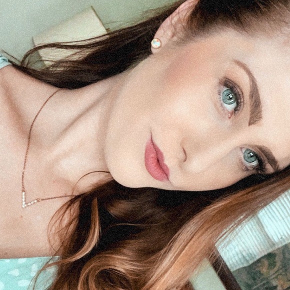 ♡ Meet your Posher, Emily ♡ - Picture 6 of 7